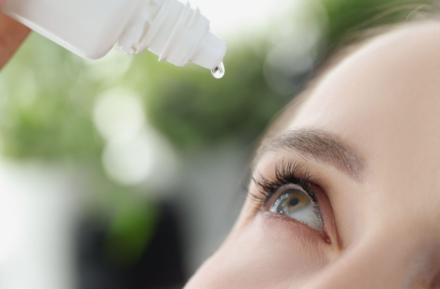 Can You Use Eye Drops With Contacts